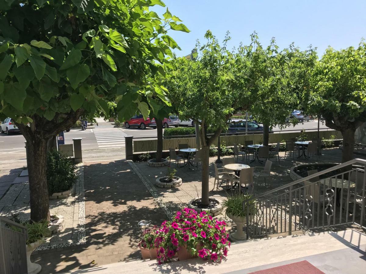 Hotel Moderno - Bed & Breakfast Τσέρβια Εξωτερικό φωτογραφία